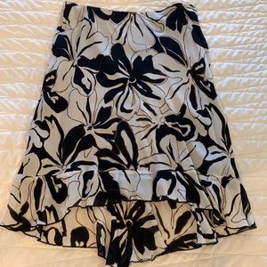 Jaloux Zalu floral skirt, size M. Black & cream.